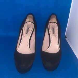 🔥 👠 Miu Miu black velvet Heels 35.5 EU is 5.5 US